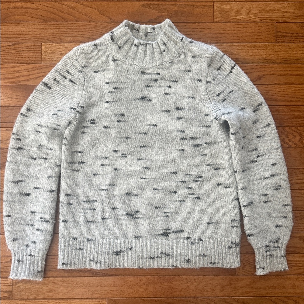 🩶 LOFT Women's Sweater Gray size medium EUC